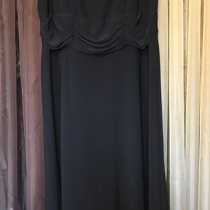 Long black sleeveless dress
